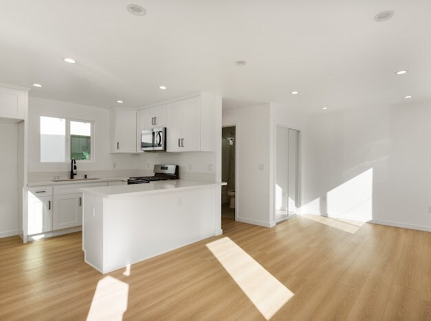 Photo - 2240 S Burnside Ave Apartments Unit 2242.5