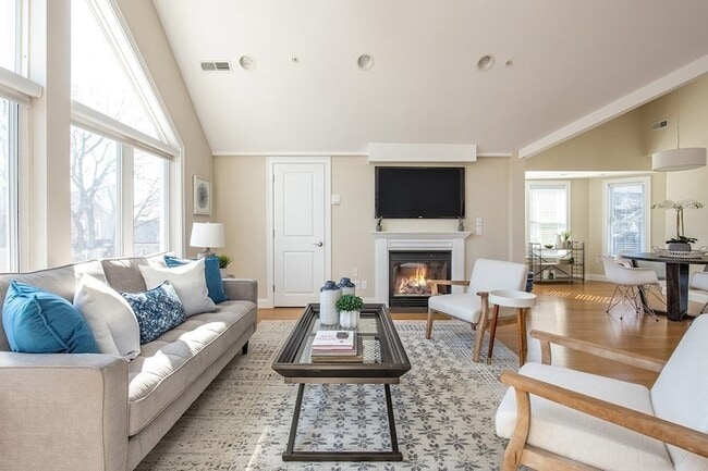 Building Photo - 82 Pearson Ave Unit 3