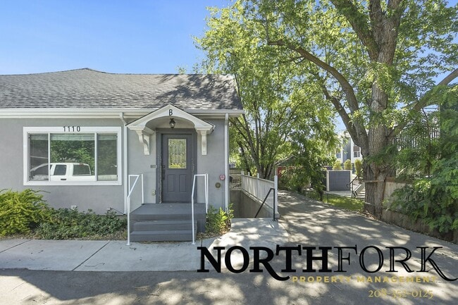 Building Photo - 1110 Manor Dr Unit 102/B