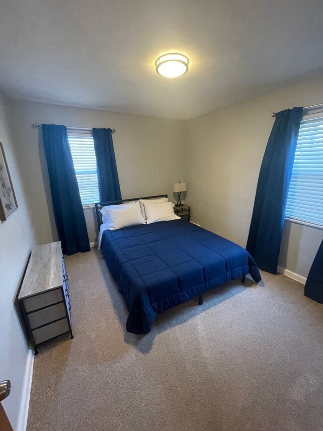 Photo - 3038 Sherbrooke Rd