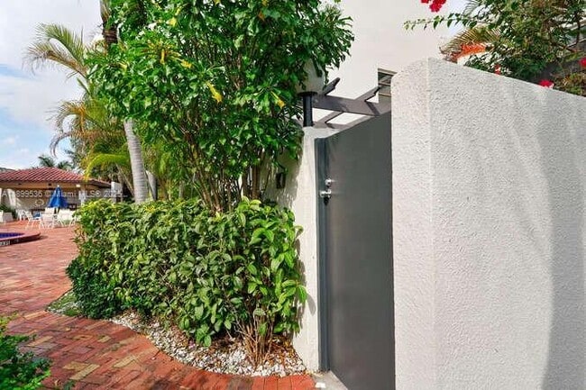 Photo - 4732 SW 67th Ave