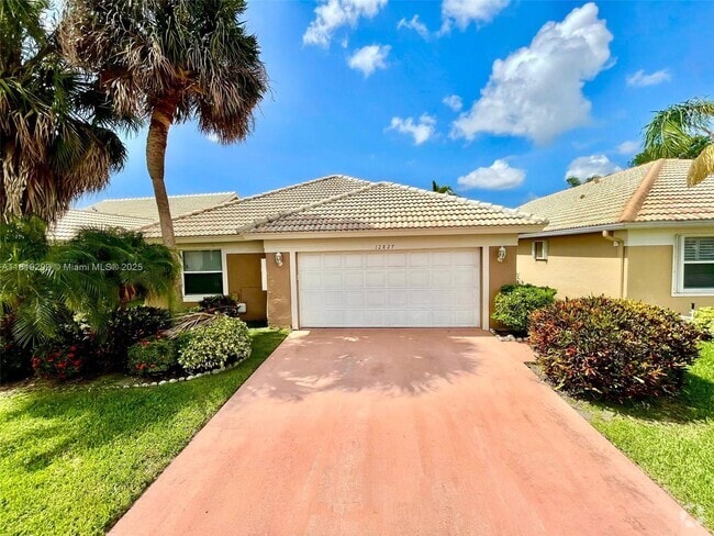 Building Photo - 12827 Hampton Lakes Cir Rental