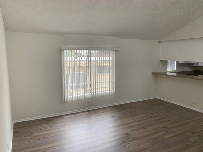 Photo - 1939 Beloit Ave