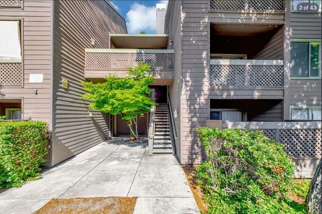 Building Photo - 1046 Yarwood Ct Unit 1046 Yarwood Ct
