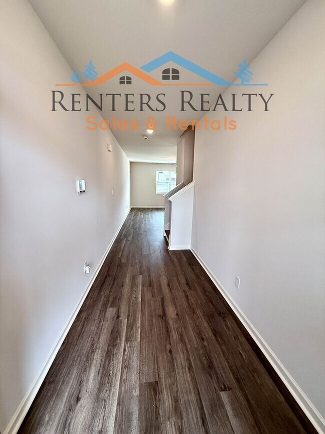 Photo - 4 bedroom Townhouse in Madison