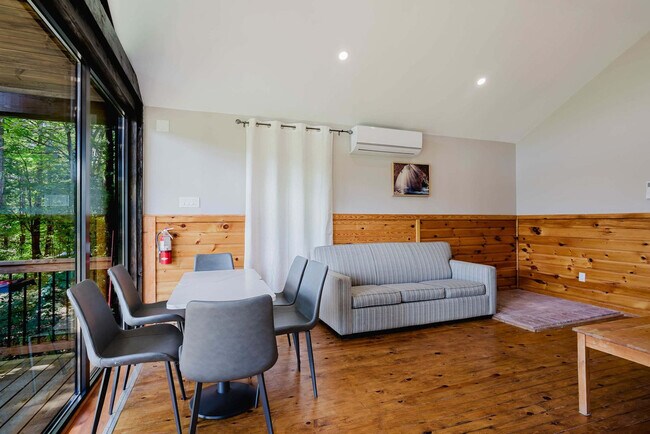 Photo - 2689 Muskoka District Road 118 West Unit ID1314734P