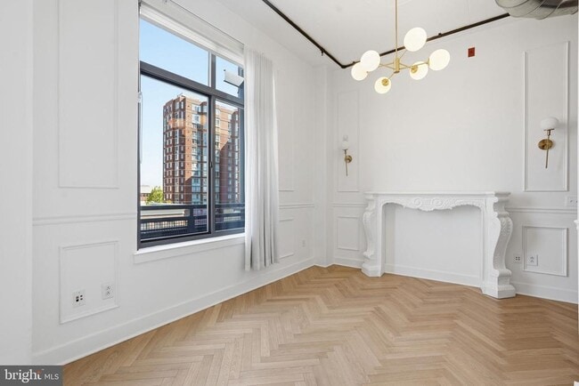 Building Photo - 520 John Carlyle St Unit 408