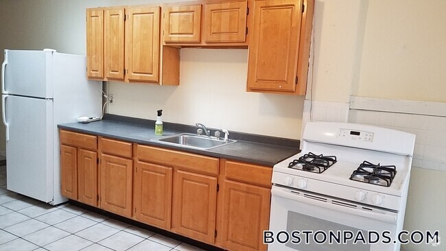 Building Photo - 179 Harvard St Unit 3 Rental