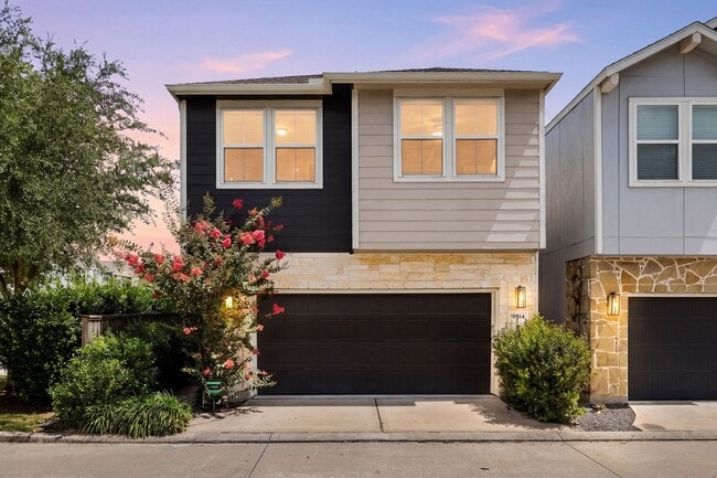 Building Photo - 9914 Brickhouse Dr
