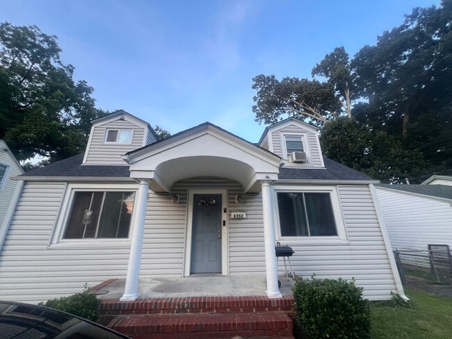 Photo - 6352 Edward St