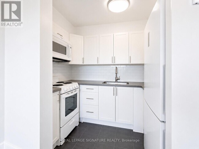 Photo - 666 Spadina Ave. Unit 1501
