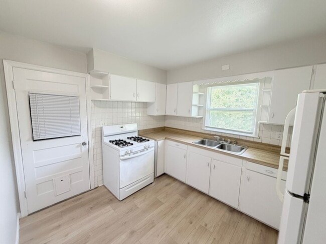 Photo - 5403 Booth Ave