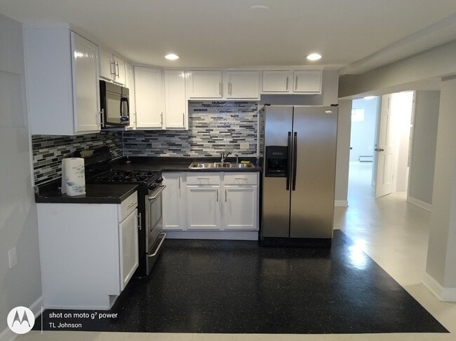 Building Photo - 8645 S Drexel Ave