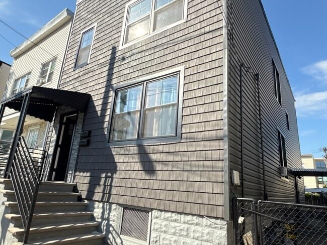 Building Photo - 341 Lembeck Ave Unit 2