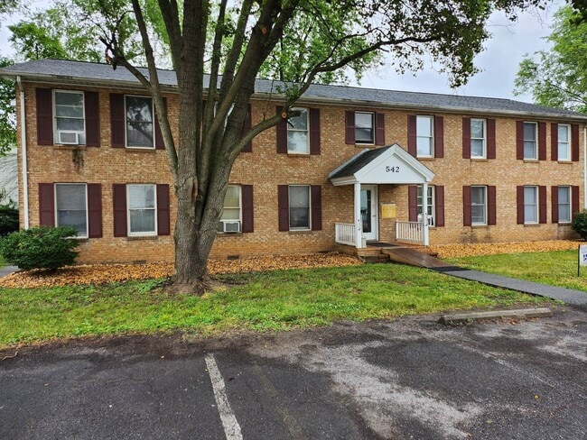 Photo - 542 N Loudoun St Apartments Unit B