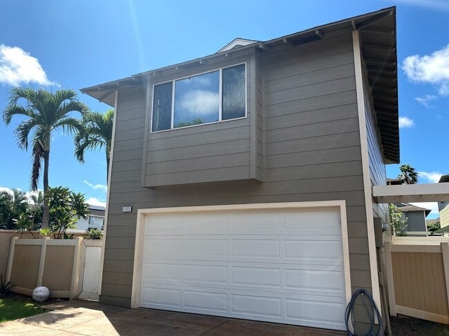 Building Photo - Desirable Lombard Way in Ewa, 3 Bed 2.5 Bath w/ 2 Car garage, Newer unit, Pet Negotiable