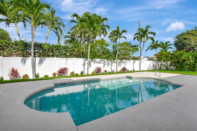 Photo - 237 NW 7th St
