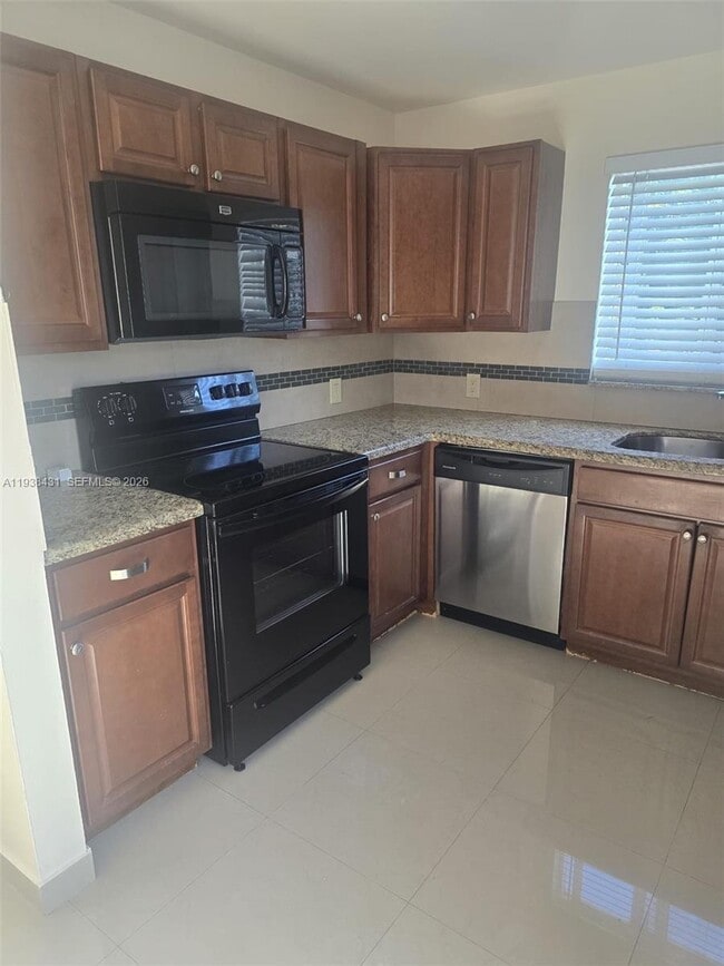 Building Photo - 451 S 19th Ave Unit 8