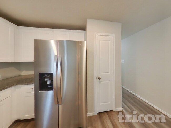 Photo - 102 Elizondo Way