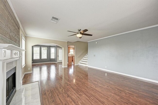 903 Estate Dr