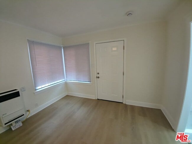 Photo - 4215 S Budlong Ave