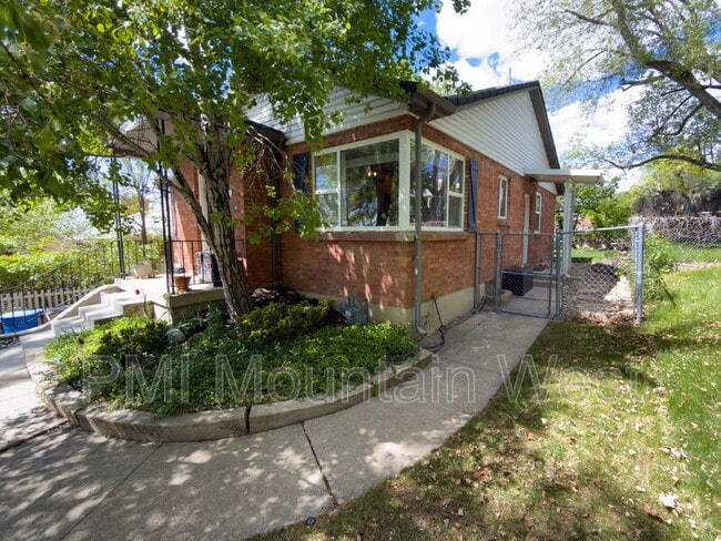 Photo - 2323 Bryan Ave