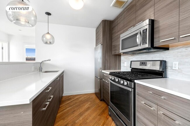 Photo - 186 Putnam Ave