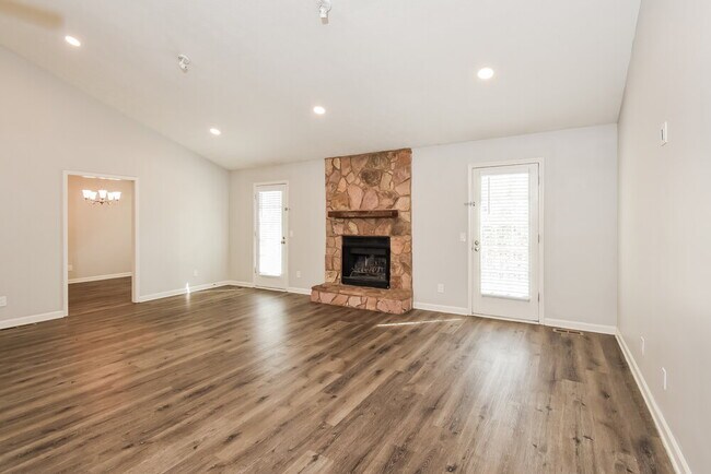 Photo - 2752 Hawk Trace NE