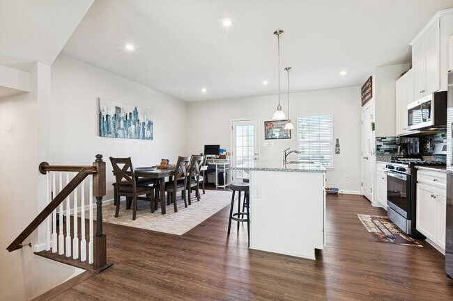 Photo - Chesapeake, 3 bedrooms, End Unit- Quick Mo...