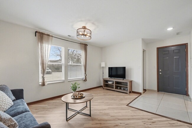 Photo - 118 Rhodes St Unit Gold Apartments