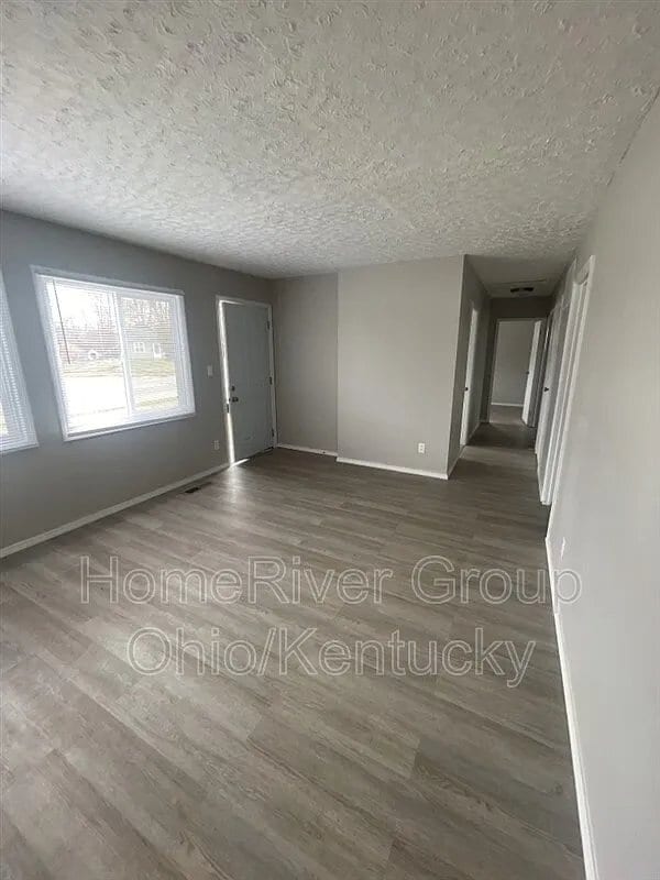 Photo - 1385 Guenther Rd