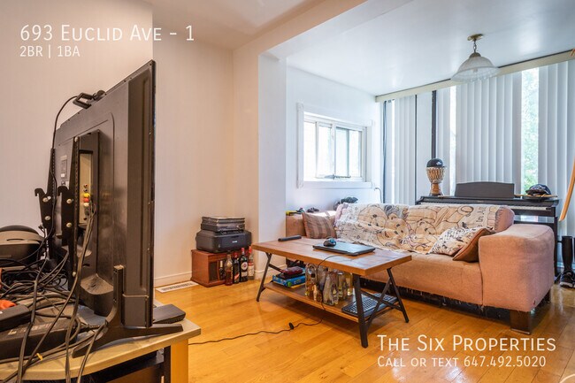 Photo - Two Bedroom Main Floor Apartment Near Bloor St W Unité 1