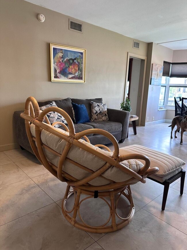 Photo - 3121 NE 51st St Unit 103e