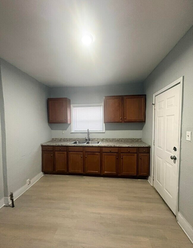 Photo - 16583 Archdale St