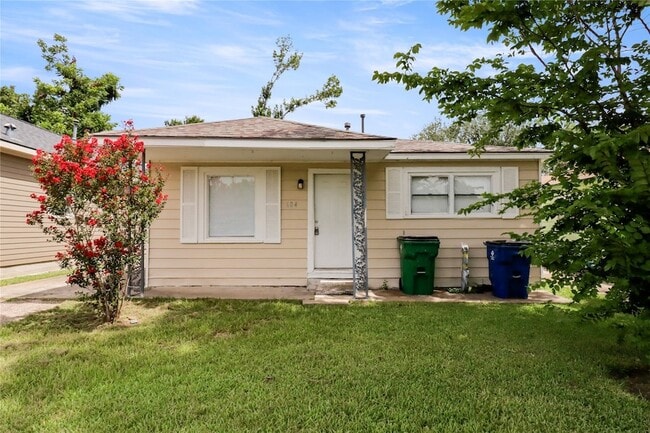 Building Photo - 604 W Peach St Rental