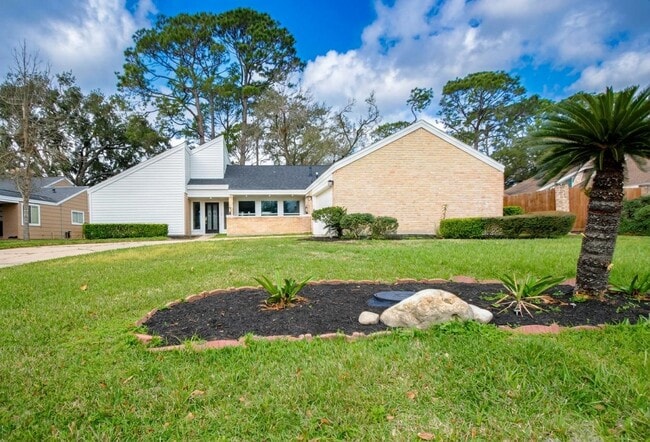 Building Photo - 3322 Robinson Rd