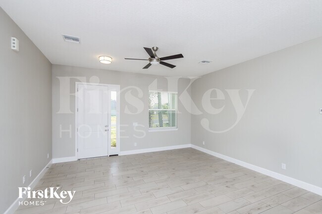 Photo - 991 Walden Blvd SE