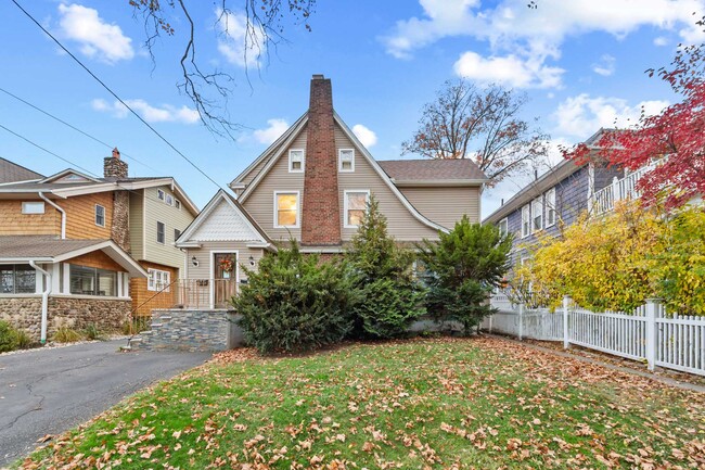 Building Photo - 23 2nd St Unit # 2nd Floor