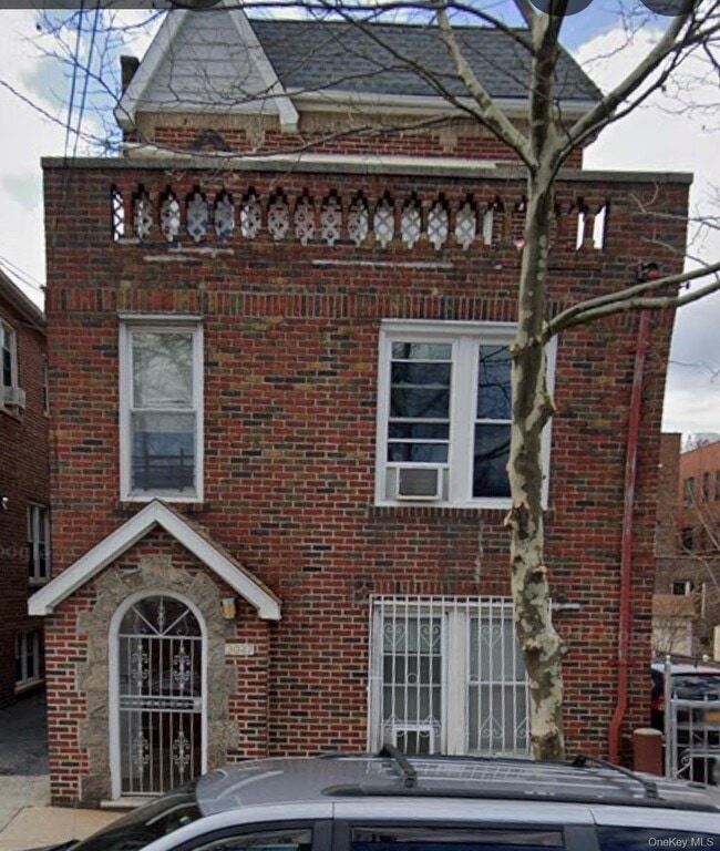 Building Photo - 3027 Radcliff Ave Unit #3