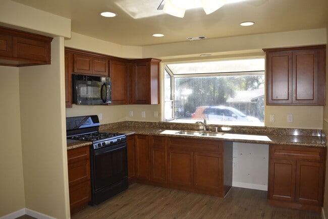 Photo - 182 Hillcrest Dr