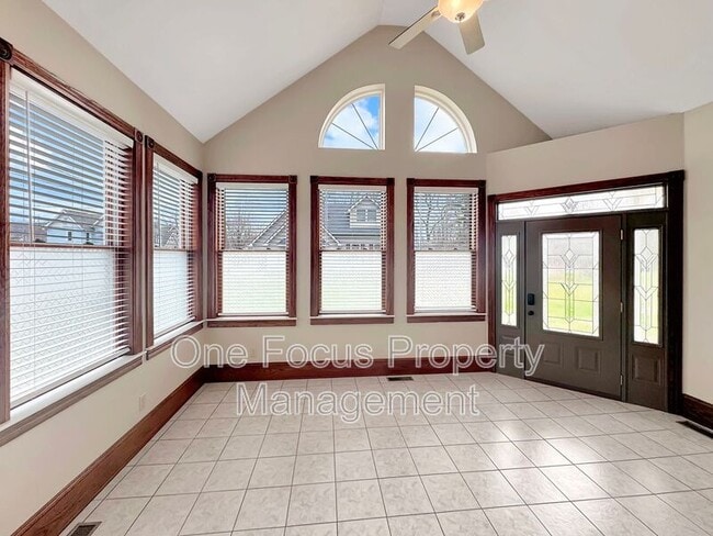 Photo - 340 Washington St N