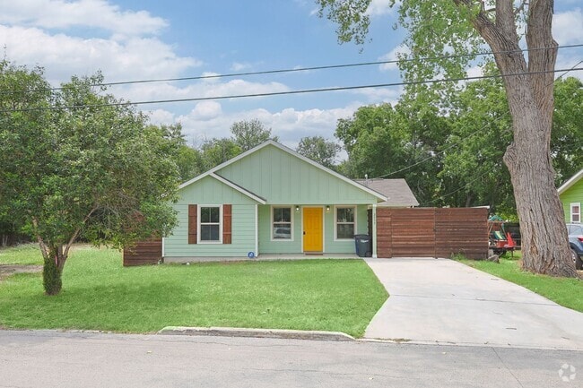Building Photo - Charming 3/2 Minutes from Downtown NBTX Rental