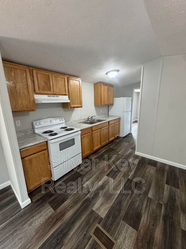 Photo - 3000 Highway 11 S.