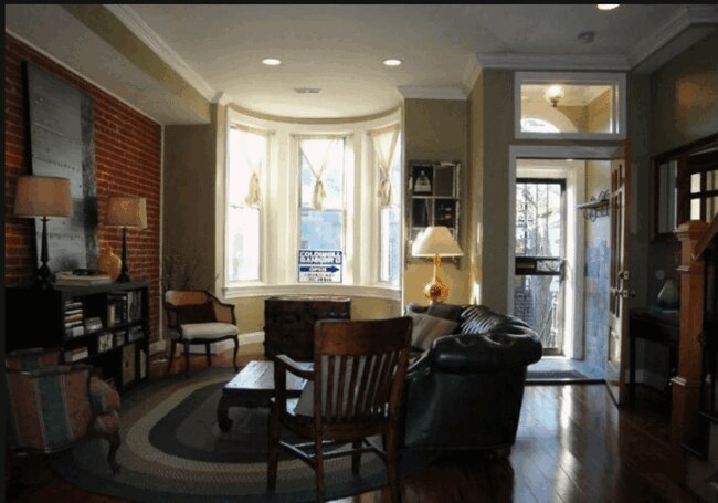 Photo - 37 R St NW