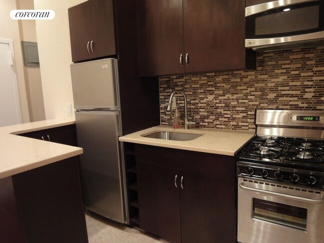 Photo - 152 E 35th St