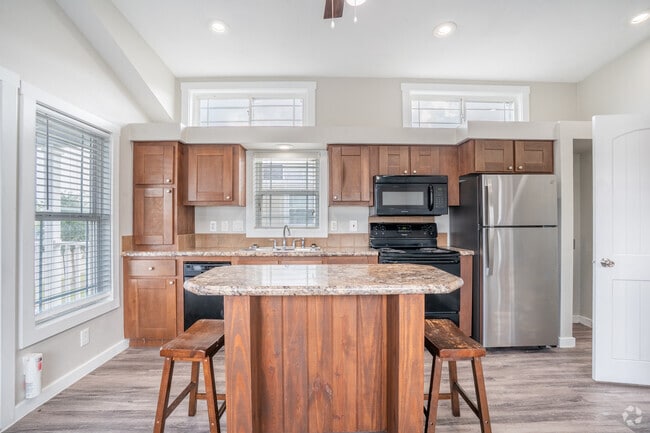 Interior Photo - Creekside Oaks