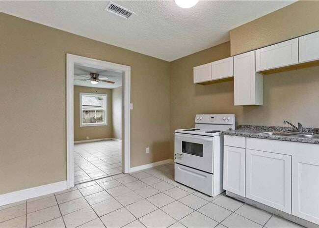 Photo - 822 Sumner St