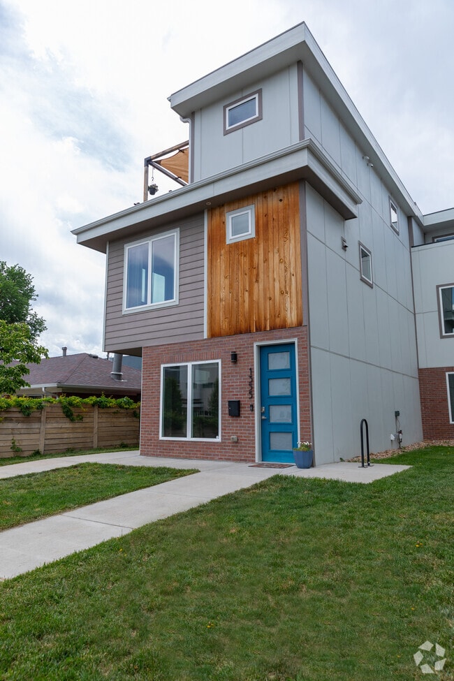 Building Photo - 1355 Zenobia St Rental