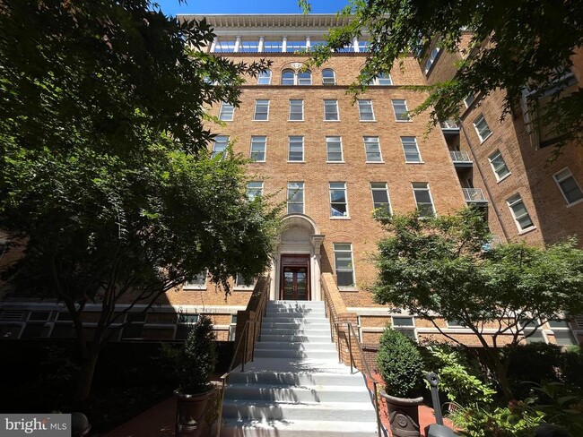 Photo - 2425 L St NW Unidad 215