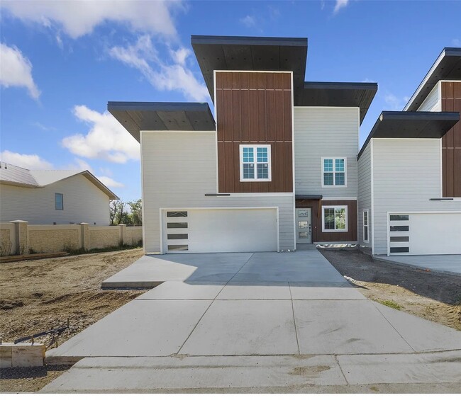 Building Photo - 2506-2508 Castle Pines Dr